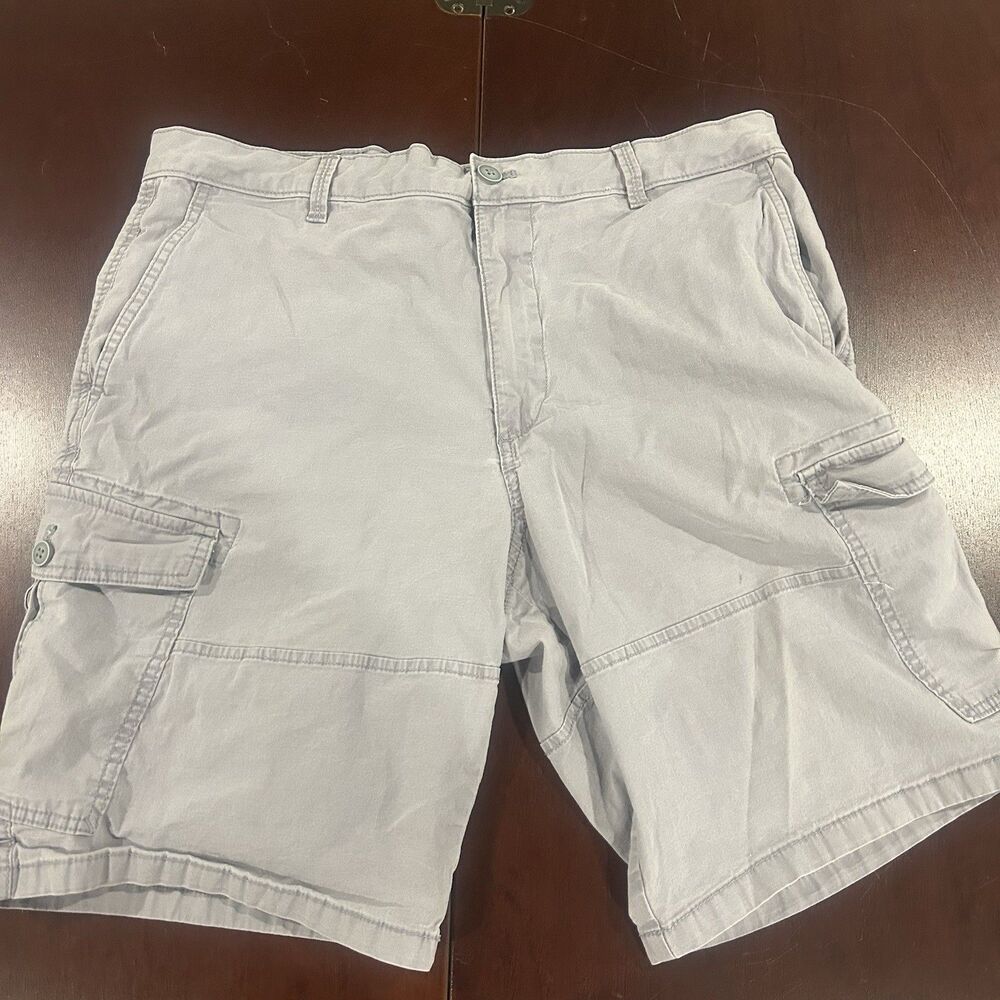 IZOD Saltwater Stretch Men’s Cargo Shorts Khaki Gray Size 36 10.5” Inseam